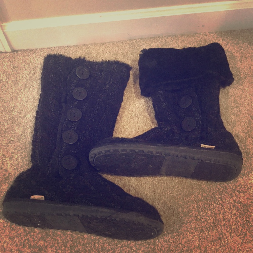 Mukluks a la mode sweater boots size 9, black